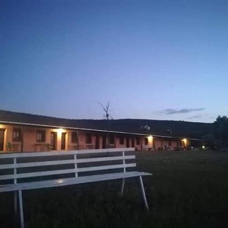 Hotel Rural Puerta De Monfrague Villarreal de San Carlos Exterior photo